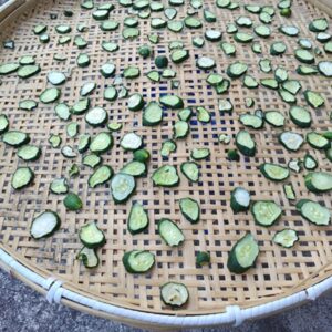 採れすぎたきゅうりを干して保存する干し野菜の作り方
